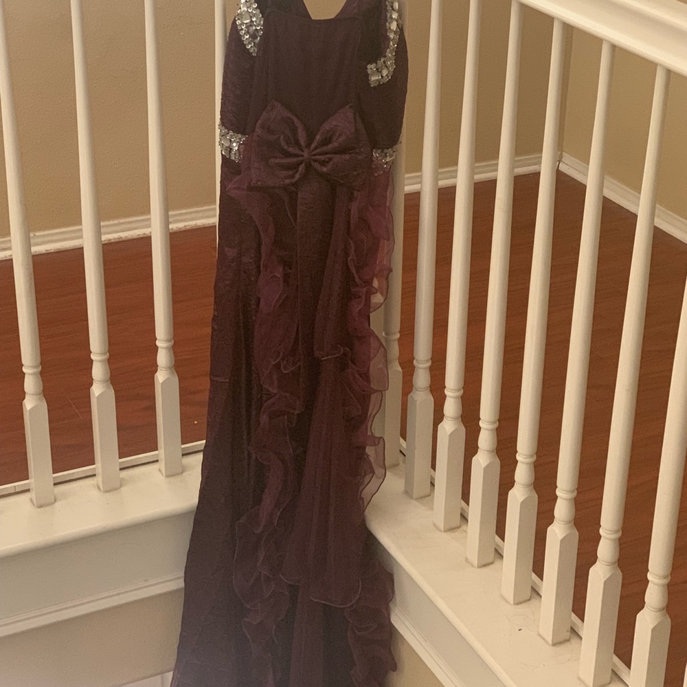 Long dress , match for medium and large size. Only one time used.